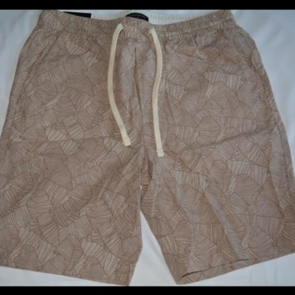 NWT - Banana Republic Men’s Summer Deck Shorts (Tan & Brown Patterns, Small)